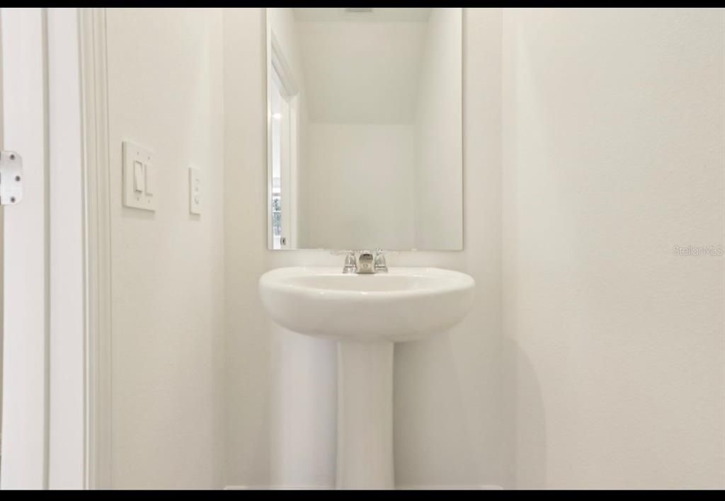 For Rent: $2,200 (3 beds, 2 baths, 1477 Square Feet)