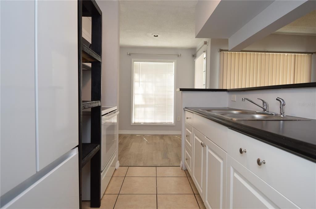 На продажу: $130,000 (1 спален, 1 ванн, 684 Квадратных фут)