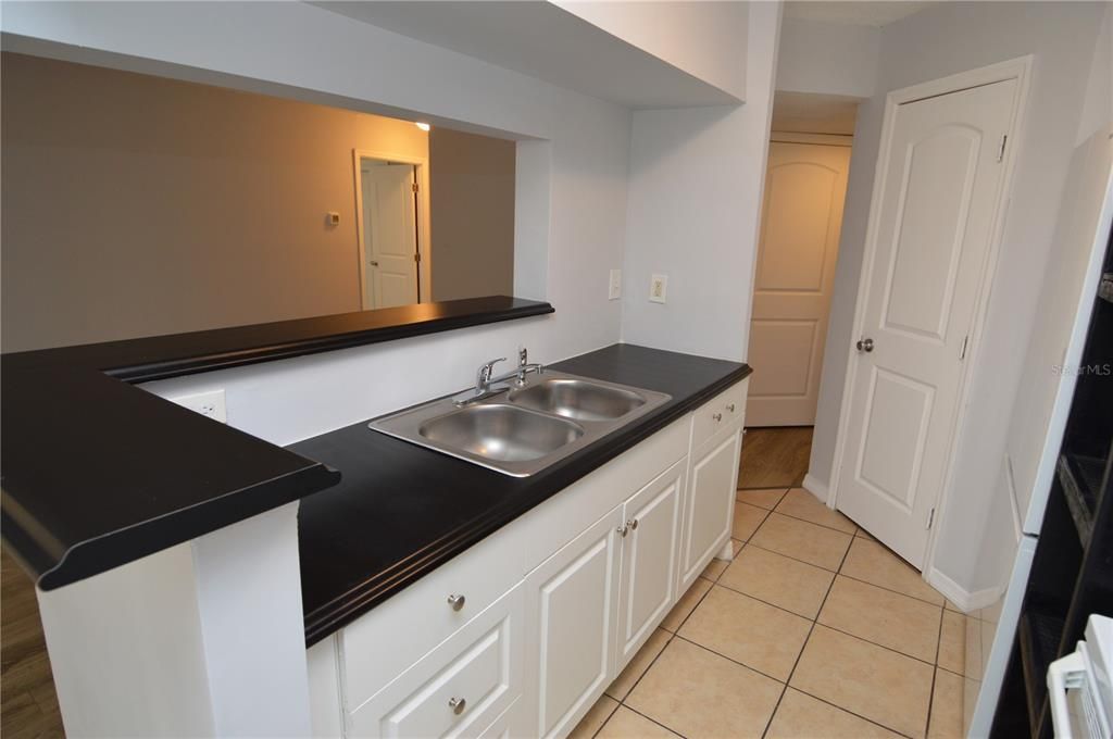 На продажу: $130,000 (1 спален, 1 ванн, 684 Квадратных фут)