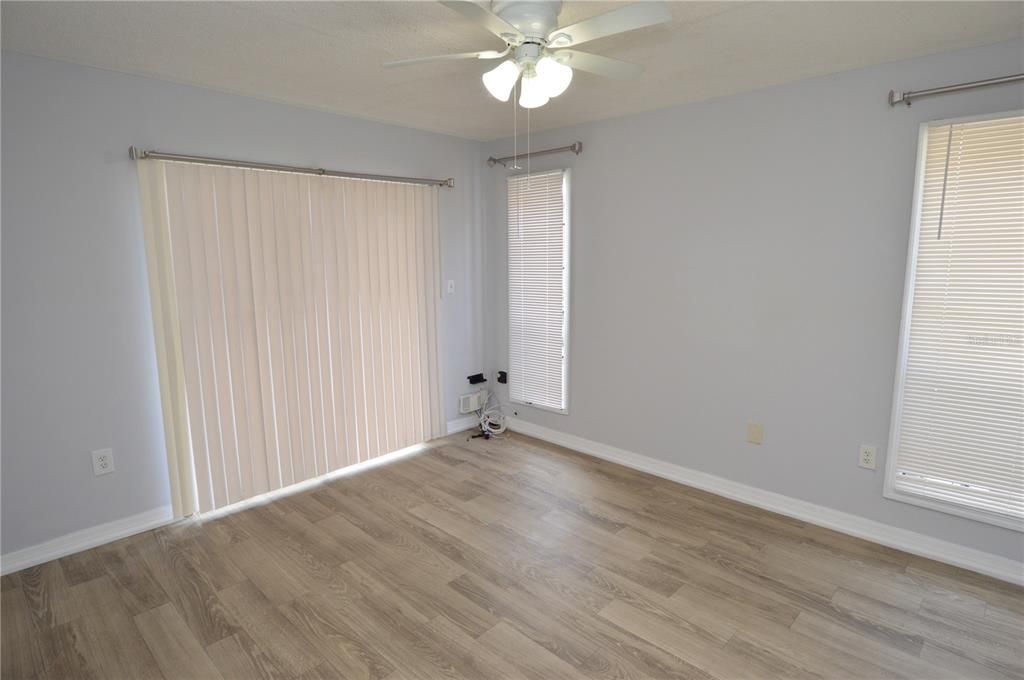 На продажу: $130,000 (1 спален, 1 ванн, 684 Квадратных фут)