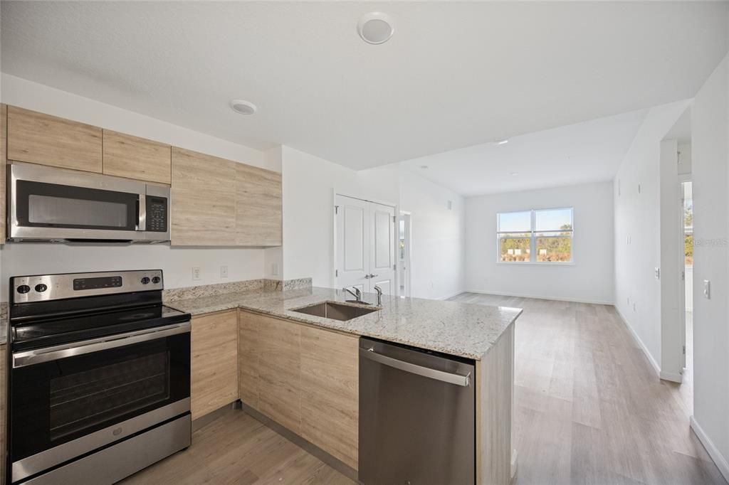 В аренду: $2,150 (3 спален, 2 ванн, 1144 Квадратных фут)