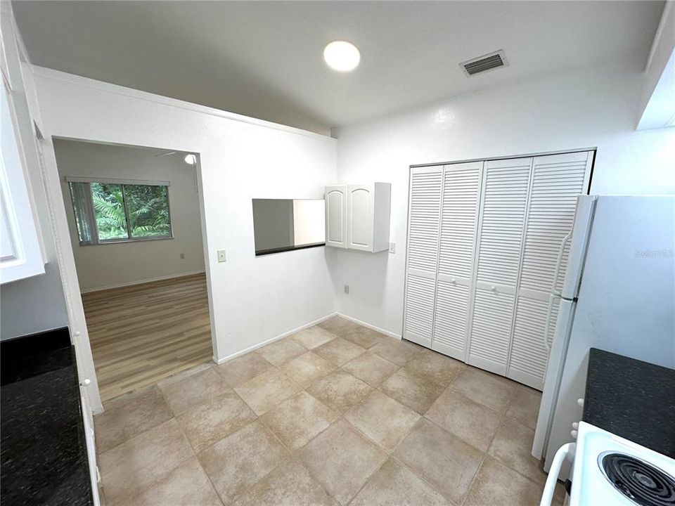 待售: $309,000 (2 贝兹, 2 浴室, 1263 平方英尺)