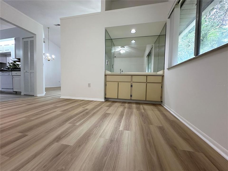 待售: $309,000 (2 贝兹, 2 浴室, 1263 平方英尺)