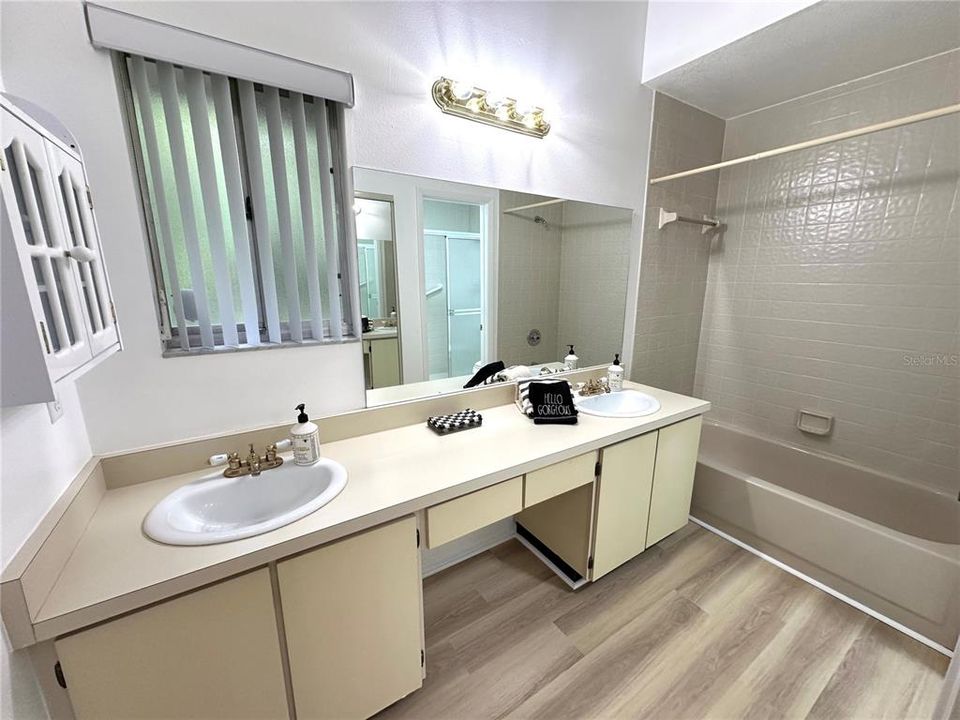 待售: $309,000 (2 贝兹, 2 浴室, 1263 平方英尺)