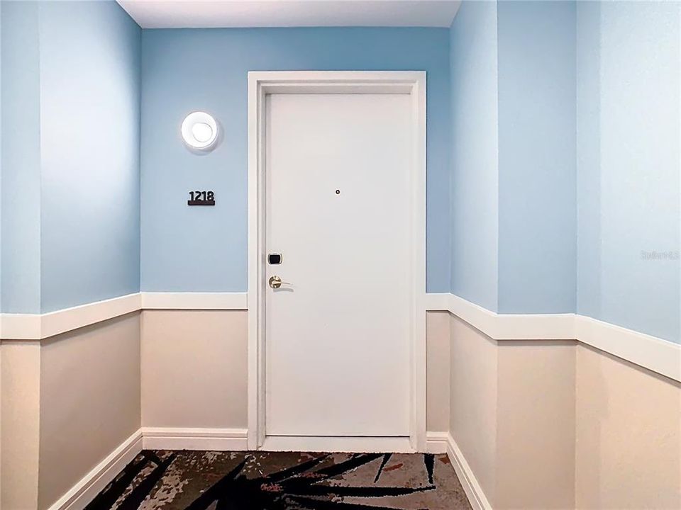 For Sale: $340,000 (1 beds, 1 baths, 870 Square Feet)