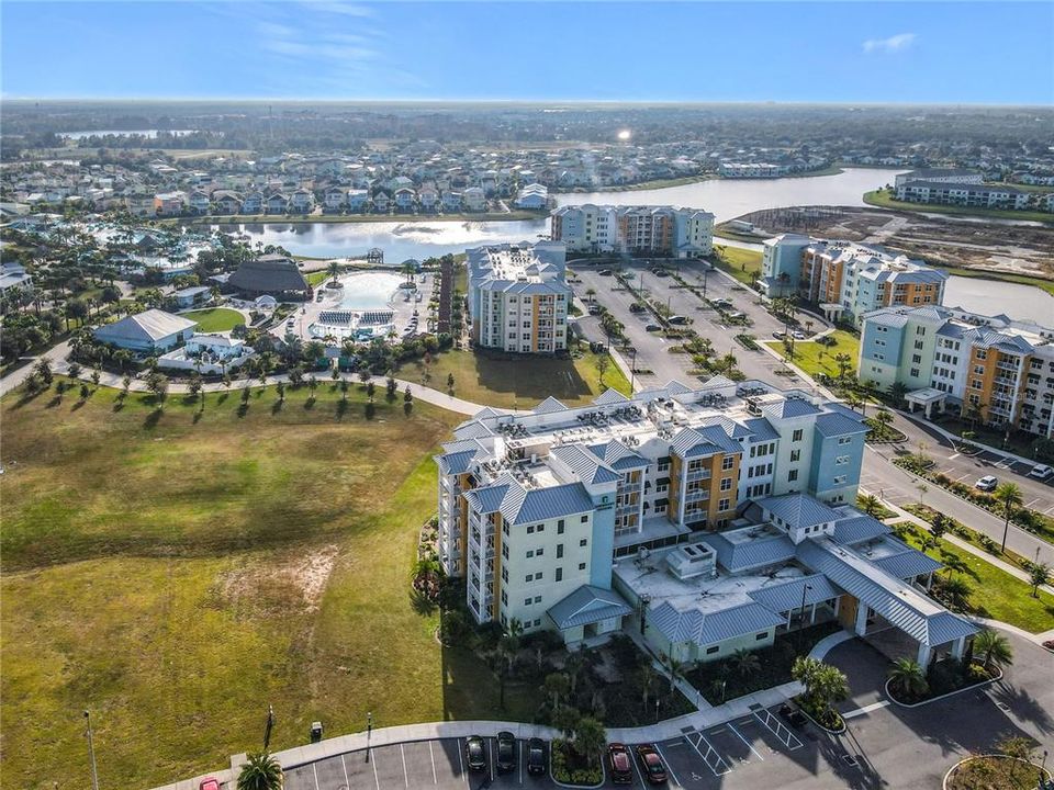 For Sale: $340,000 (1 beds, 1 baths, 870 Square Feet)