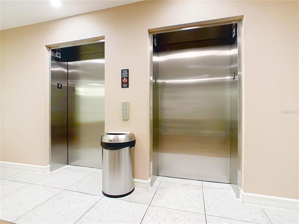 For Sale: $340,000 (1 beds, 1 baths, 870 Square Feet)