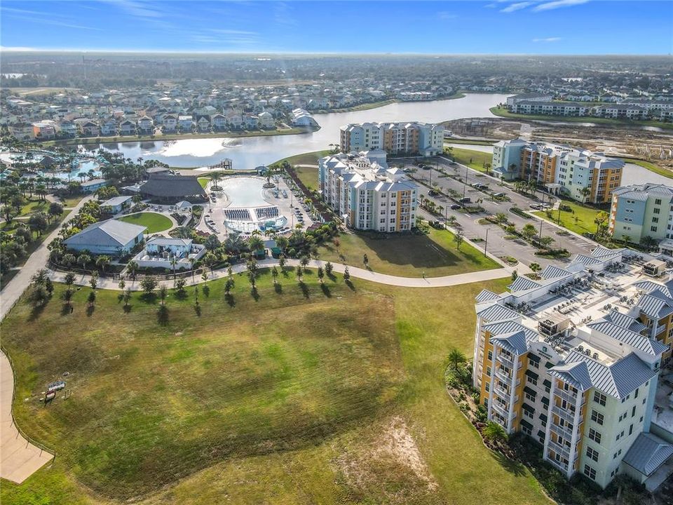 For Sale: $340,000 (1 beds, 1 baths, 870 Square Feet)