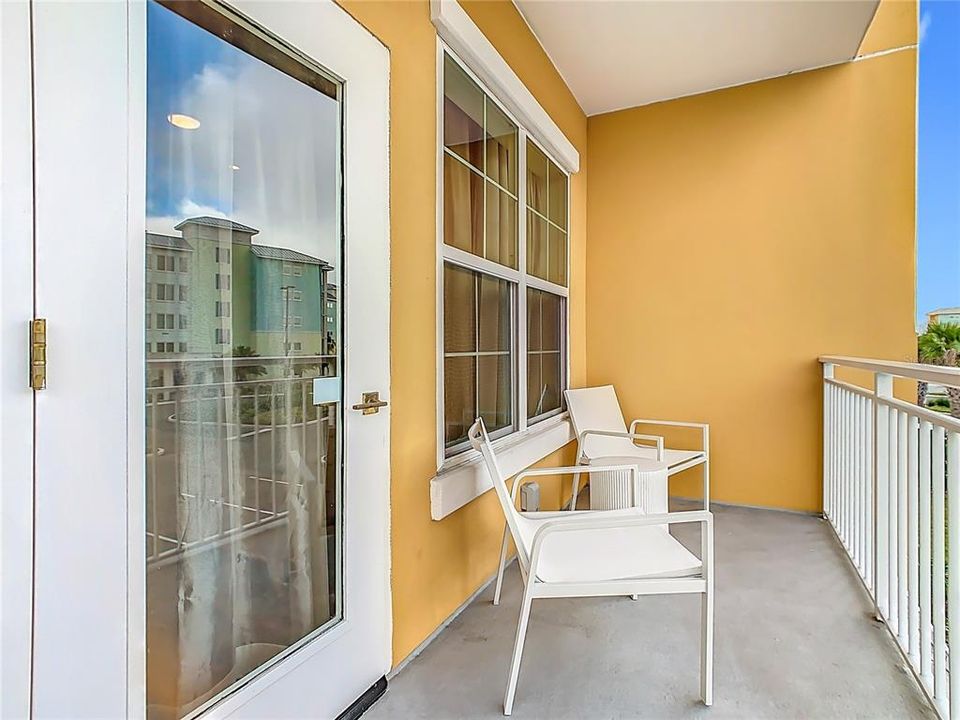 For Sale: $340,000 (1 beds, 1 baths, 870 Square Feet)