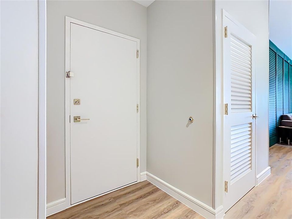 For Sale: $340,000 (1 beds, 1 baths, 870 Square Feet)