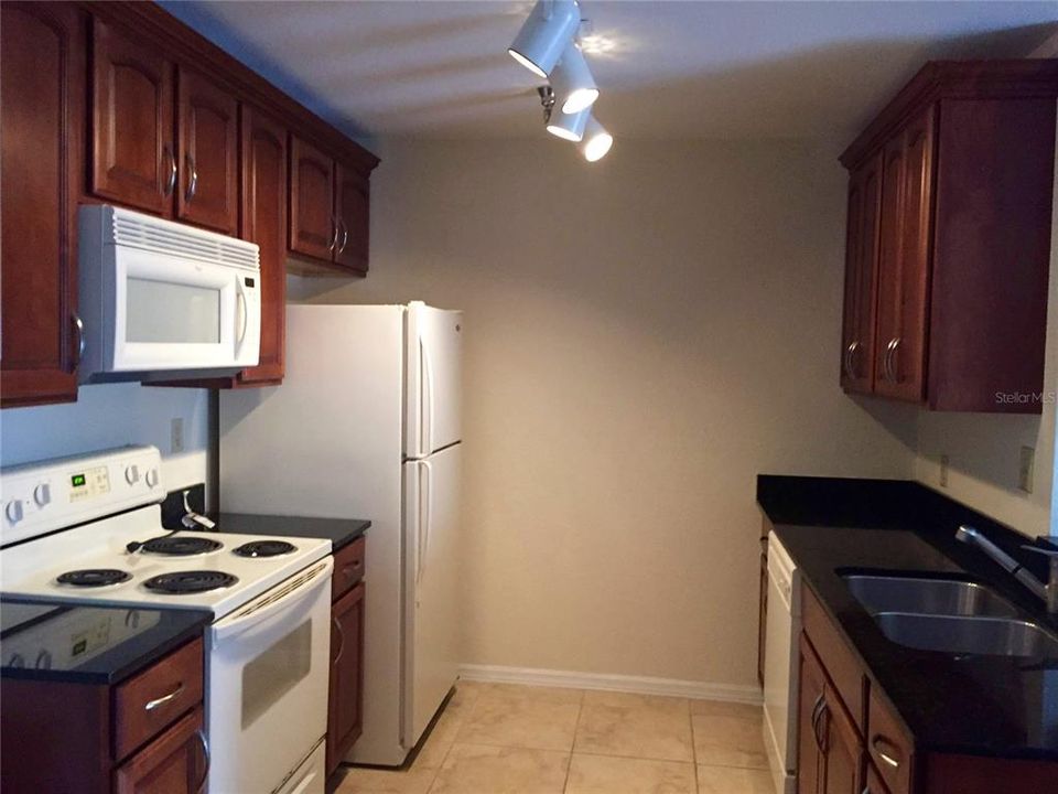 В аренду: $1,575 (1 спален, 1 ванн, 742 Квадратных фут)