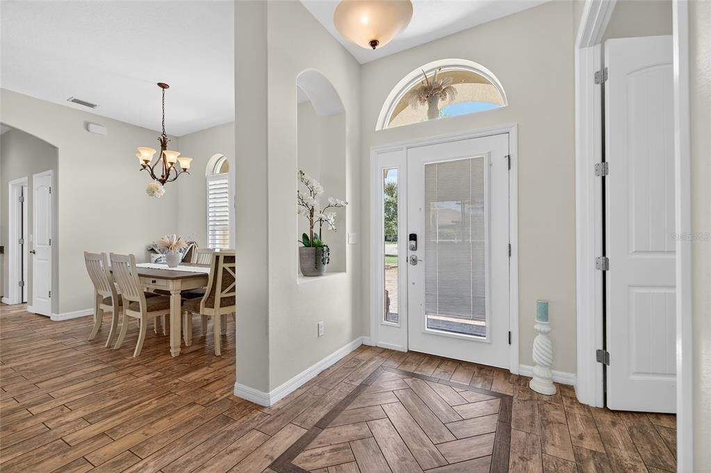 En Venta: $649,900 (3 camas, 2 baños, 2251 Pies cuadrados)