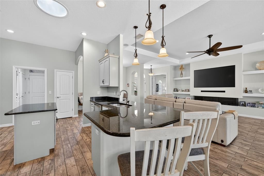 En Venta: $649,900 (3 camas, 2 baños, 2251 Pies cuadrados)