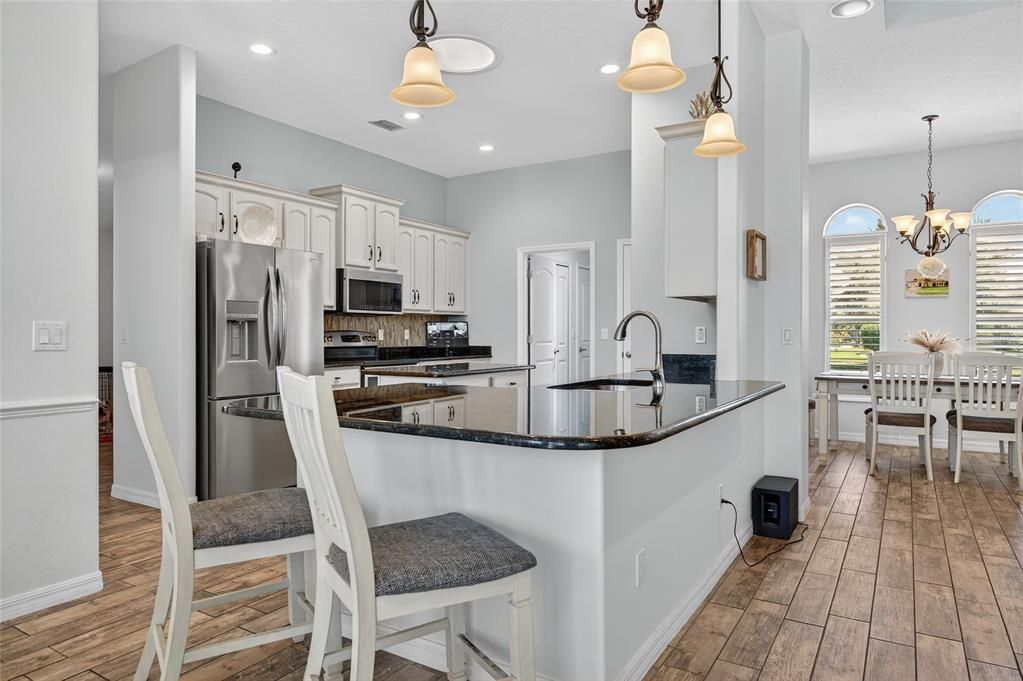 En Venta: $649,900 (3 camas, 2 baños, 2251 Pies cuadrados)