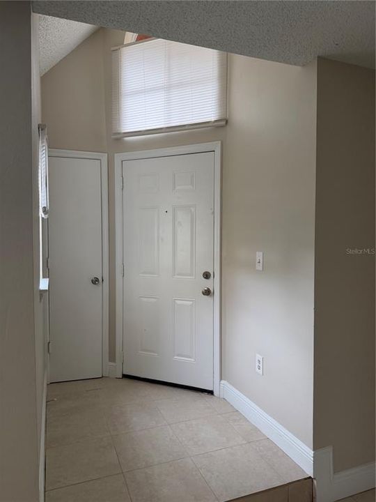 For Rent: $1,300 (1 beds, 1 baths, 744 Square Feet)