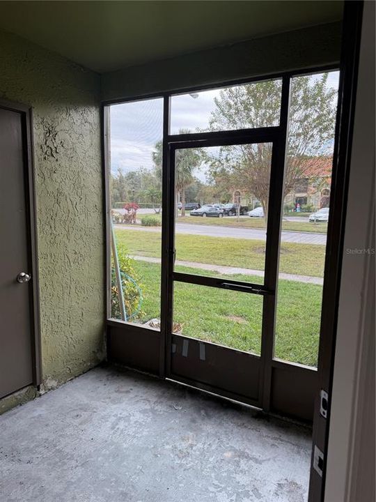 For Rent: $1,300 (1 beds, 1 baths, 744 Square Feet)