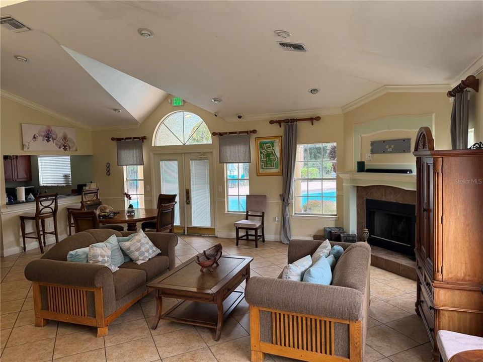 For Rent: $1,300 (1 beds, 1 baths, 744 Square Feet)