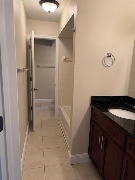 For Rent: $1,300 (1 beds, 1 baths, 744 Square Feet)