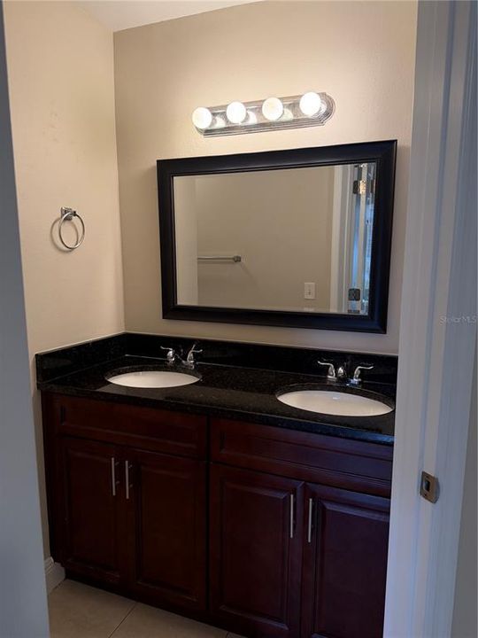 For Rent: $1,300 (1 beds, 1 baths, 744 Square Feet)