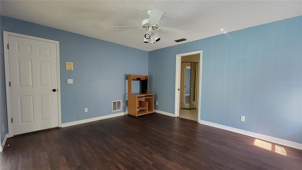 В аренду: $3,500 (4 спален, 2 ванн, 2087 Квадратных фут)