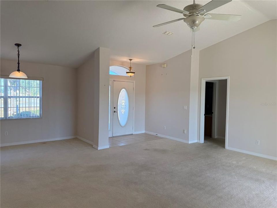 For Rent: $1,900 (3 beds, 2 baths, 1738 Square Feet)