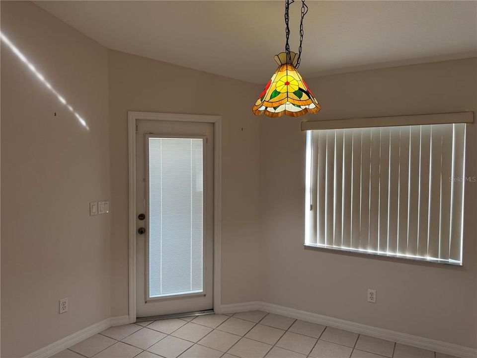 For Rent: $1,900 (3 beds, 2 baths, 1738 Square Feet)