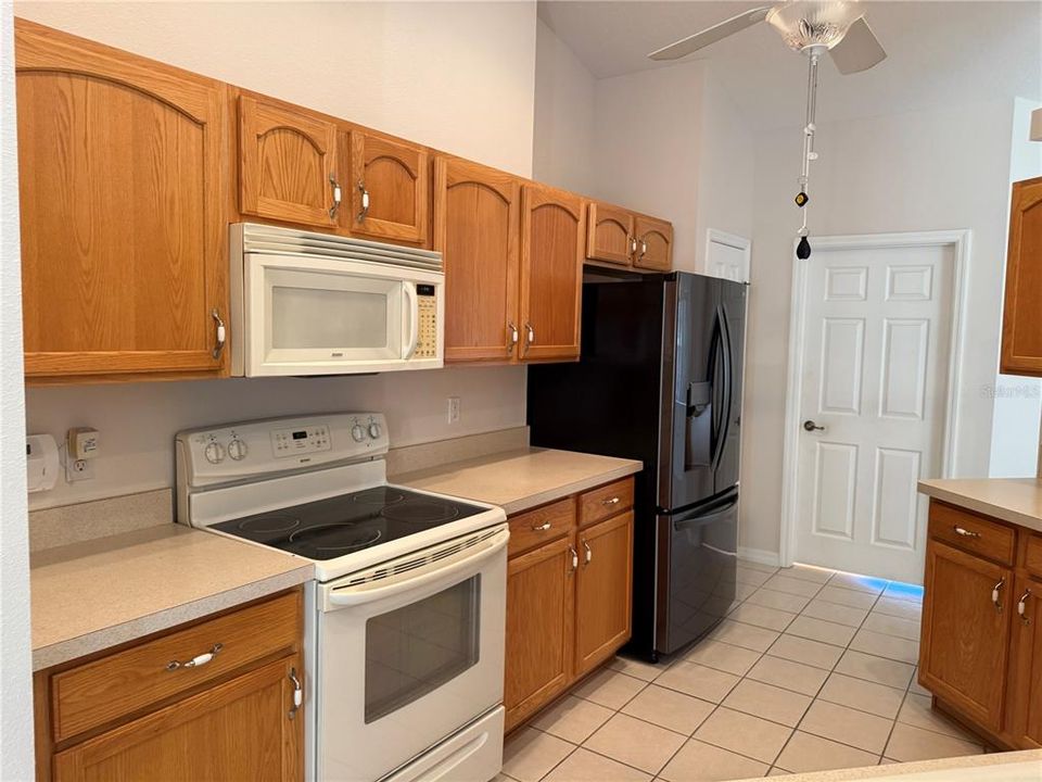 For Rent: $1,900 (3 beds, 2 baths, 1738 Square Feet)