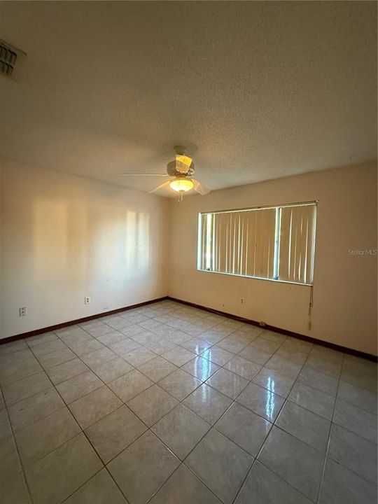 En Venta: $369,000 (4 camas, 0 baños, 2378 Pies cuadrados)