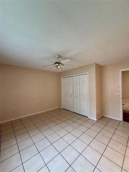 En Venta: $369,000 (4 camas, 0 baños, 2378 Pies cuadrados)