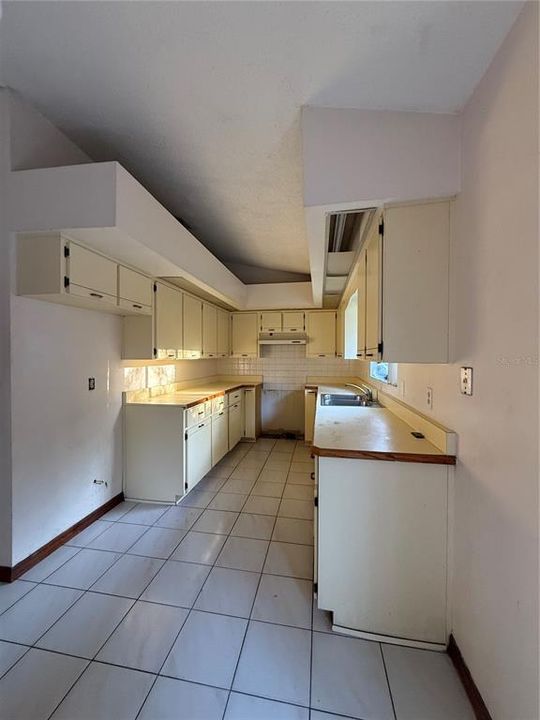 En Venta: $369,000 (4 camas, 0 baños, 2378 Pies cuadrados)