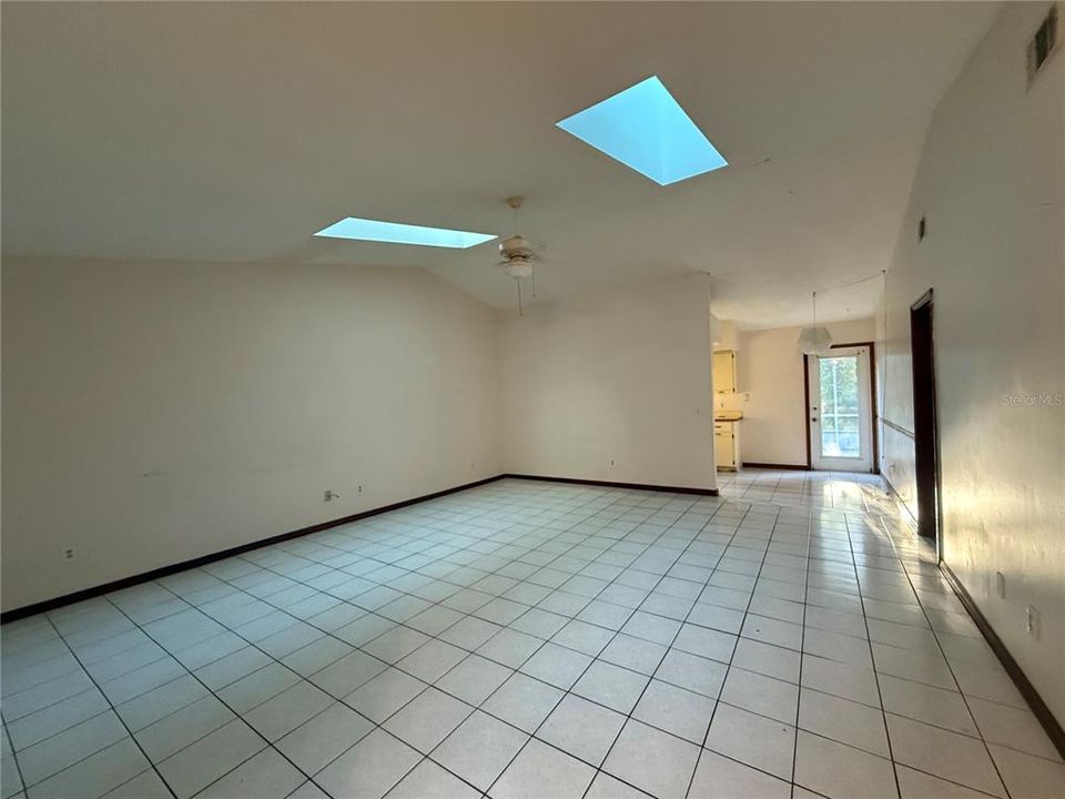 En Venta: $369,000 (4 camas, 0 baños, 2378 Pies cuadrados)