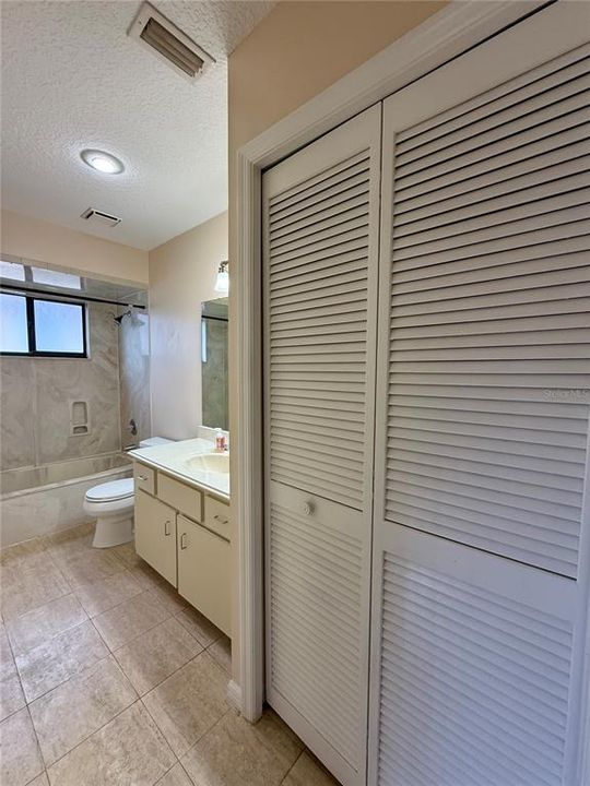 En Venta: $369,000 (4 camas, 0 baños, 2378 Pies cuadrados)