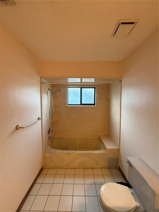 En Venta: $369,000 (4 camas, 0 baños, 2378 Pies cuadrados)