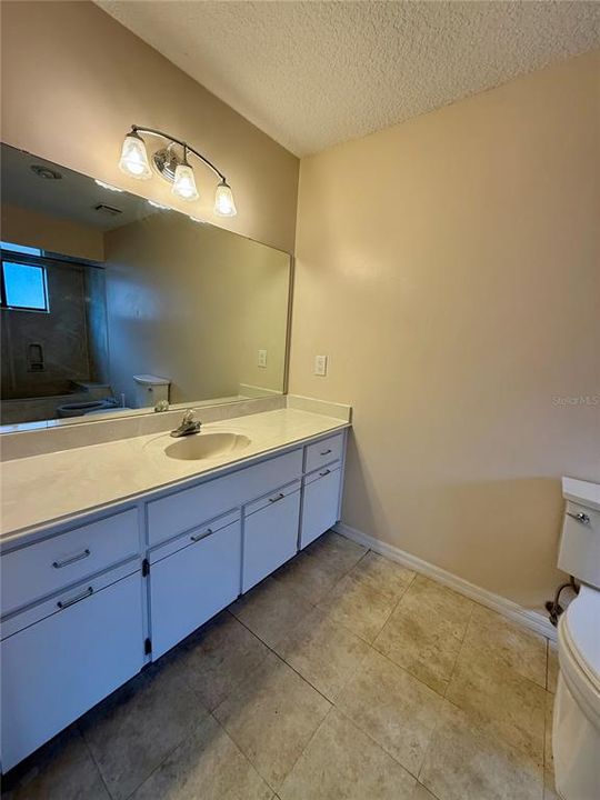 En Venta: $369,000 (4 camas, 0 baños, 2378 Pies cuadrados)