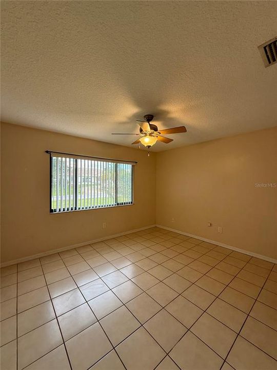 En Venta: $369,000 (4 camas, 0 baños, 2378 Pies cuadrados)