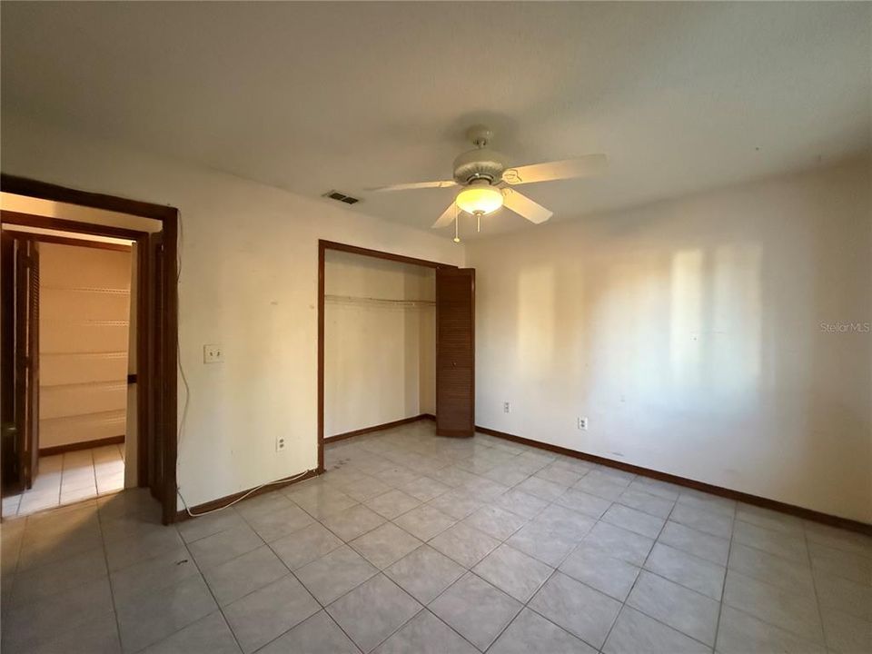 En Venta: $369,000 (4 camas, 0 baños, 2378 Pies cuadrados)