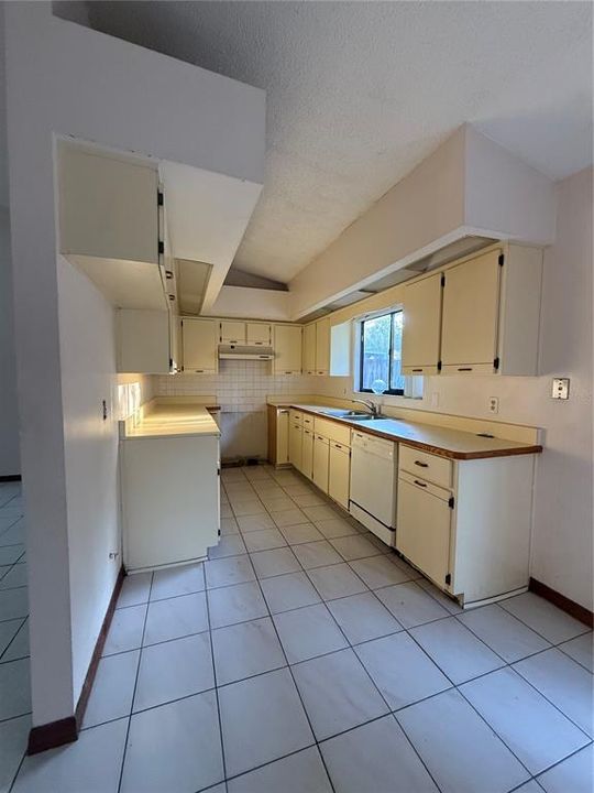 En Venta: $369,000 (4 camas, 0 baños, 2378 Pies cuadrados)