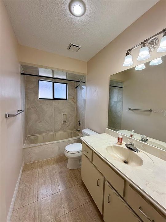 En Venta: $369,000 (4 camas, 0 baños, 2378 Pies cuadrados)