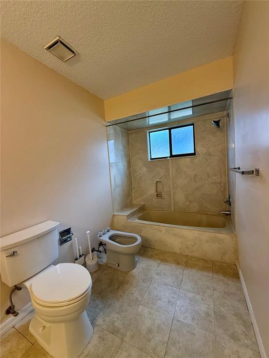 En Venta: $369,000 (4 camas, 0 baños, 2378 Pies cuadrados)