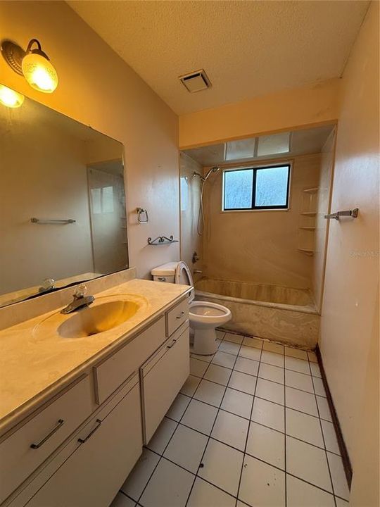 En Venta: $369,000 (4 camas, 0 baños, 2378 Pies cuadrados)