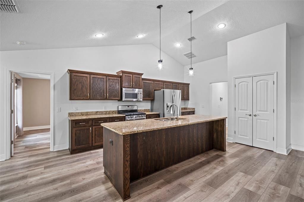 待售: $485,000 (3 贝兹, 2 浴室, 1892 平方英尺)