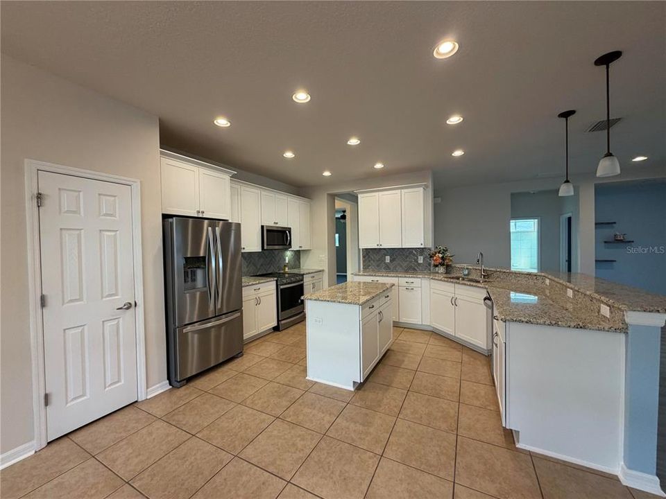 En Renta: $3,300 (4 camas, 3 baños, 2662 Pies cuadrados)