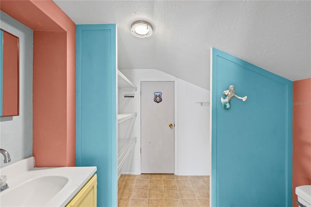 For Sale: $349,999 (3 beds, 1 baths, 1260 Square Feet)