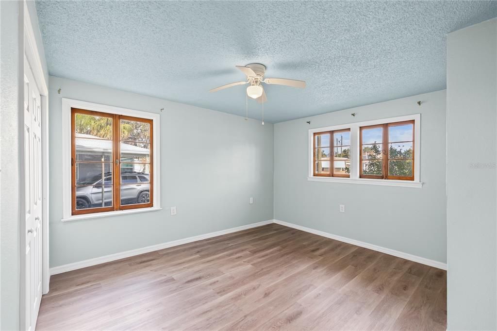 For Sale: $349,999 (3 beds, 1 baths, 1260 Square Feet)