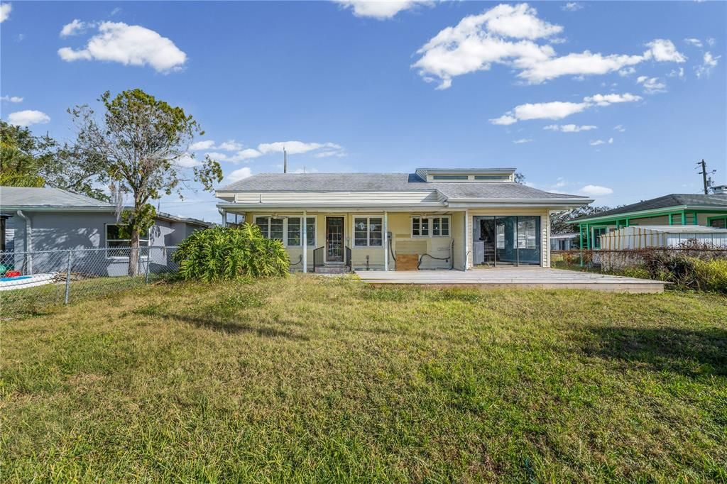 For Sale: $349,999 (3 beds, 1 baths, 1260 Square Feet)