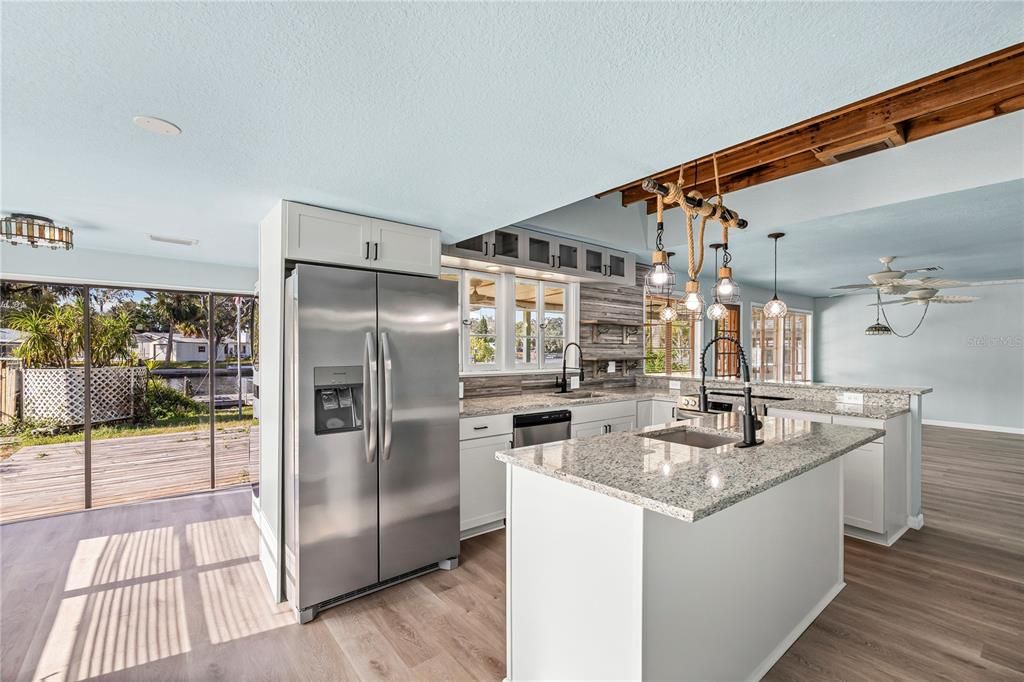 For Sale: $349,999 (3 beds, 1 baths, 1260 Square Feet)