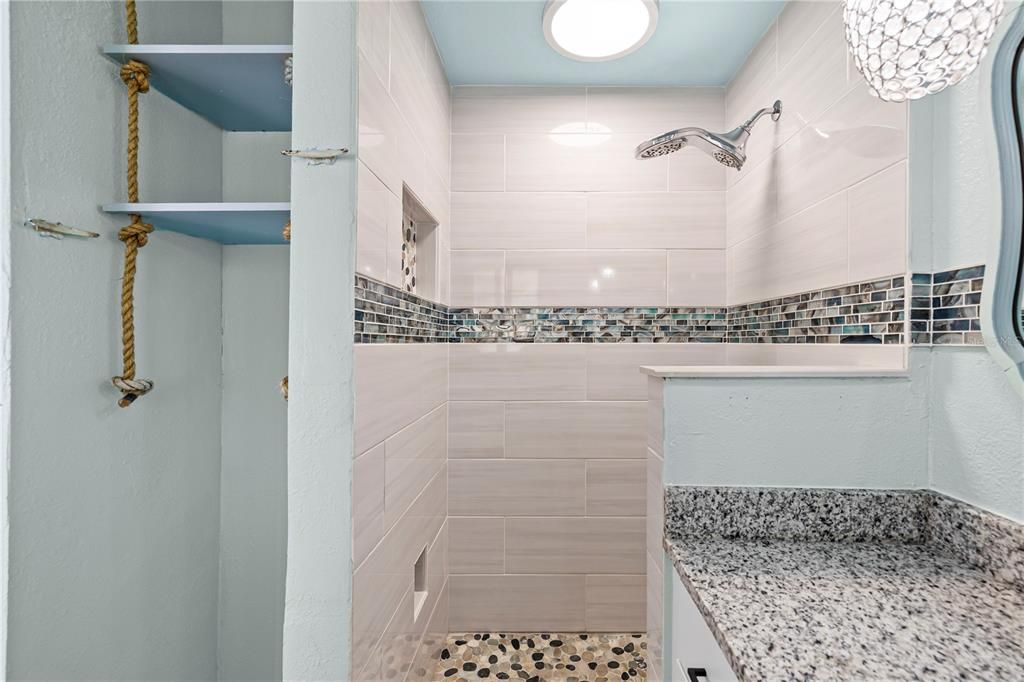 For Sale: $349,999 (3 beds, 1 baths, 1260 Square Feet)