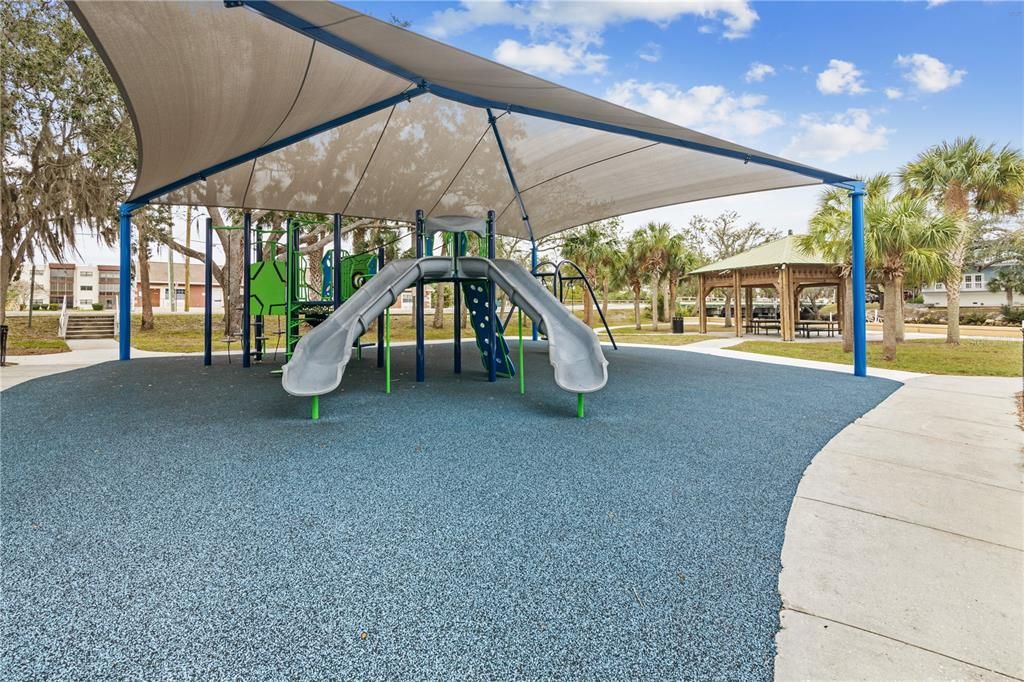 For Sale: $349,999 (3 beds, 1 baths, 1260 Square Feet)