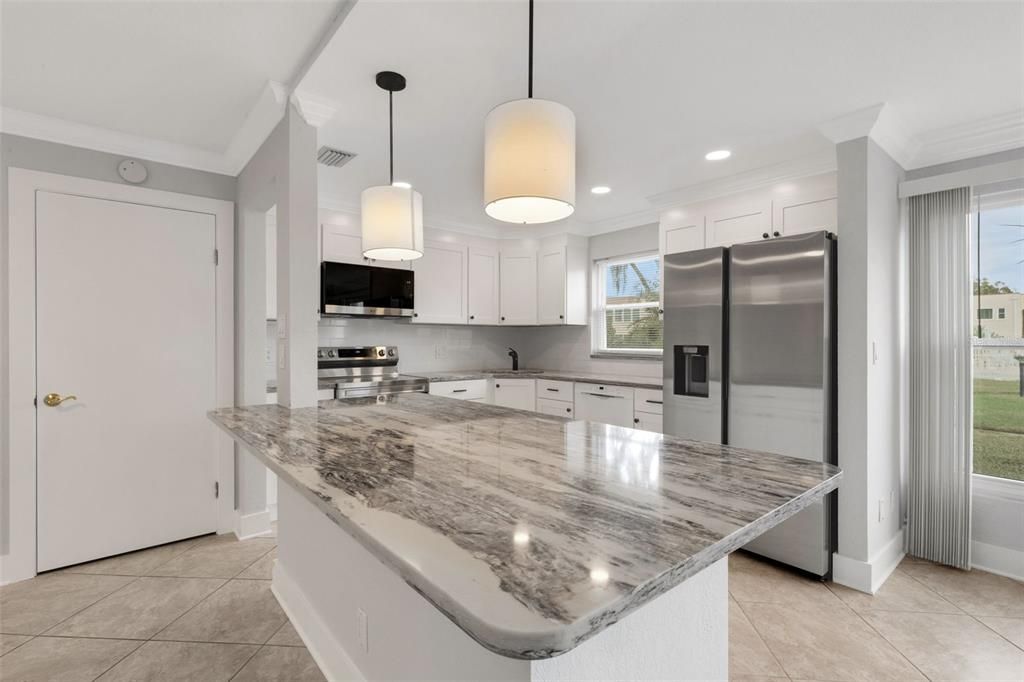 На продажу: $229,500 (2 спален, 2 ванн, 1285 Квадратных фут)