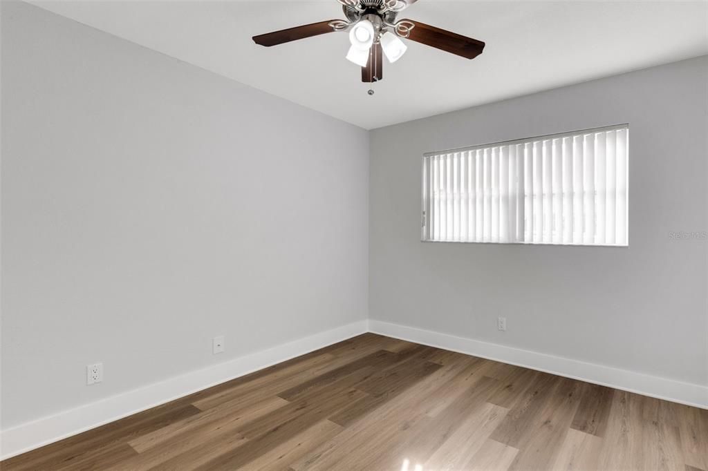 На продажу: $229,500 (2 спален, 2 ванн, 1285 Квадратных фут)